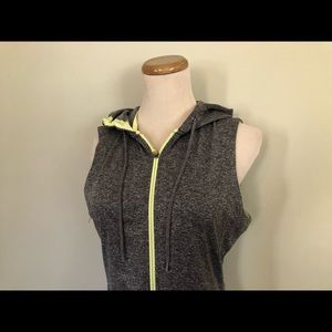 Tek Gear Gray Warmtek Running Vest Sz: S